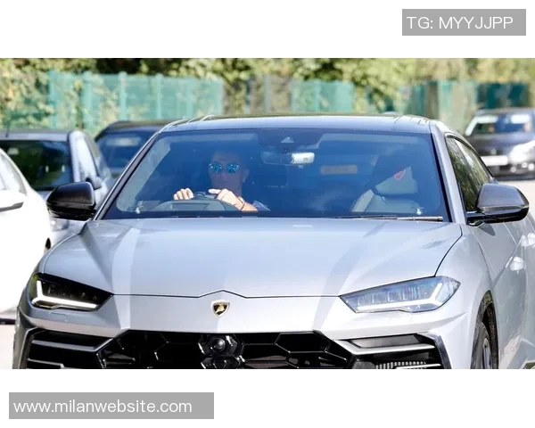 迷你罗社交媒体发布265万兰博基尼照片实为球迷账号非官方认证 迷你罗社交媒体发布265万兰博基尼照片实为球迷账号非官方认证