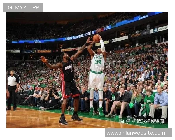 八村压哨三分绝杀后迅速退场被队友抓回现场引发笑声 八村压哨三分绝杀后迅速退场被队友抓回现场引发笑声