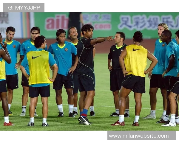 小罗怀旧晒巴萨时期与梅西里杰卡尔德打网球的珍贵瞬间