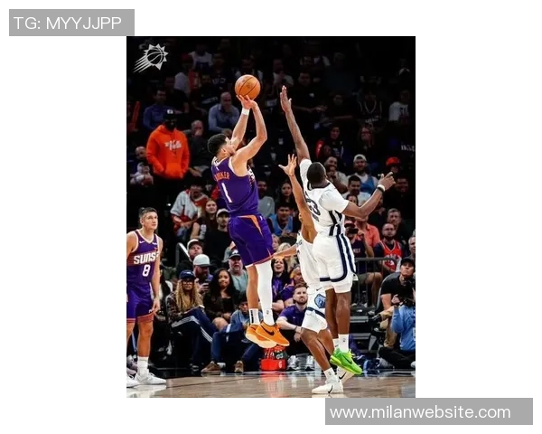 布克末节发力砍下25分助球队逆转胜利展现超强个人能力