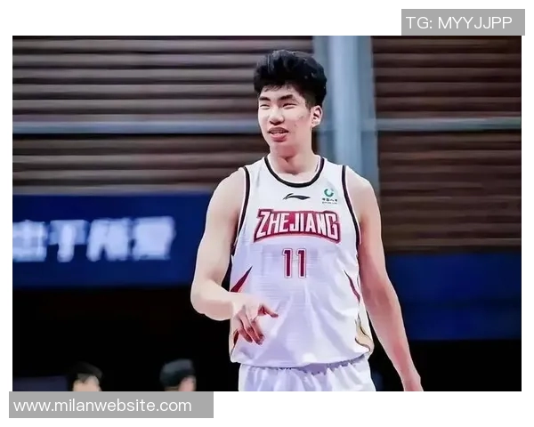 国家队中锋位置人手充足余嘉豪请假勇敢追梦值得支持